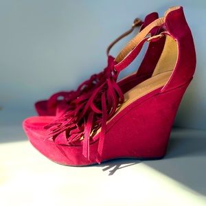 Magenta fringe open toe wedge heel
